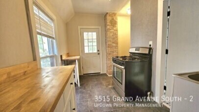 Foto del edificio - 3515 Grand Ave S