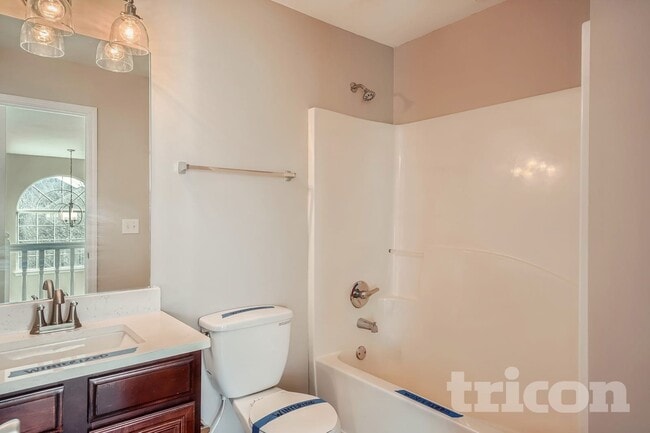 Building Photo - 5190 Hopewell Manor Dr