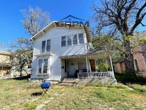 Building Photo - 120 W 10th Ave