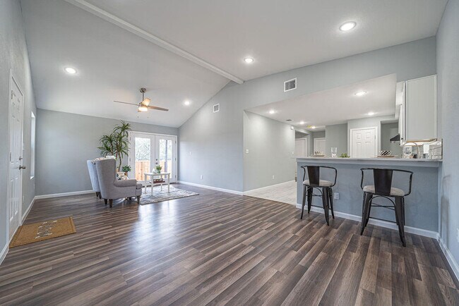 Foto del edificio - 474 Ridge Haven St