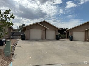 Building Photo - 2478 Fox Ct