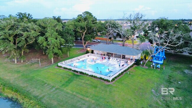 Foto del edificio - 394 Preston Wy