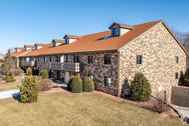 Fotografía del edificio - Greenfield Park Apartments