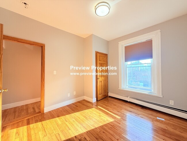 Building Photo - 117 Elm St