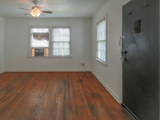 Building Photo - 1 Bedroom Cottage available in Salem !