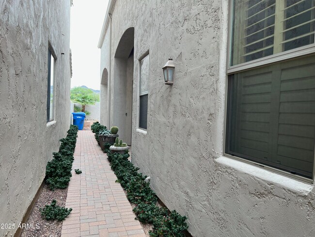Foto del edificio - 8131 N 13th Wy