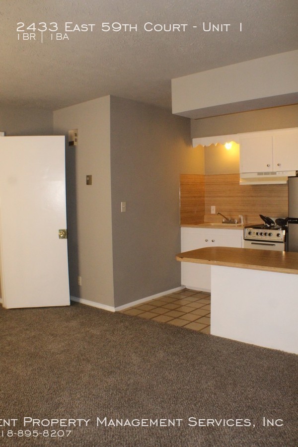 Building Photo - 1 Room Efficiency apartment