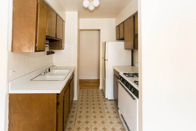 Building Photo - 443 W Aldine Ave