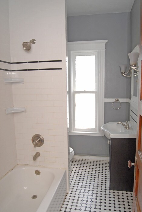 Foto del edificio - 132 Blaine Ave