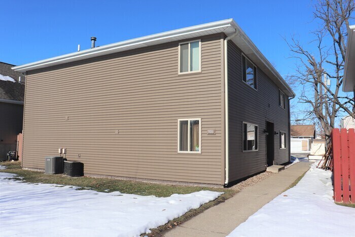 Primary Photo - 906 C Ave NW
