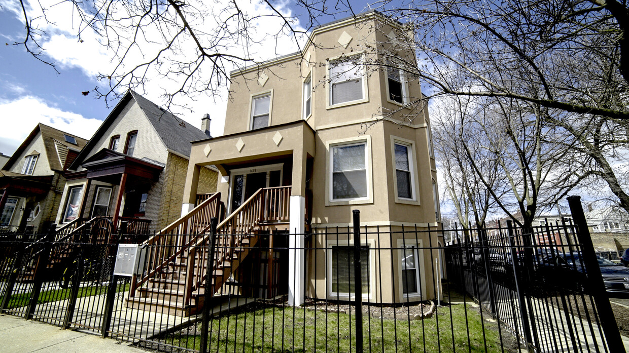 Primary Photo - 1658 N Harding Ave