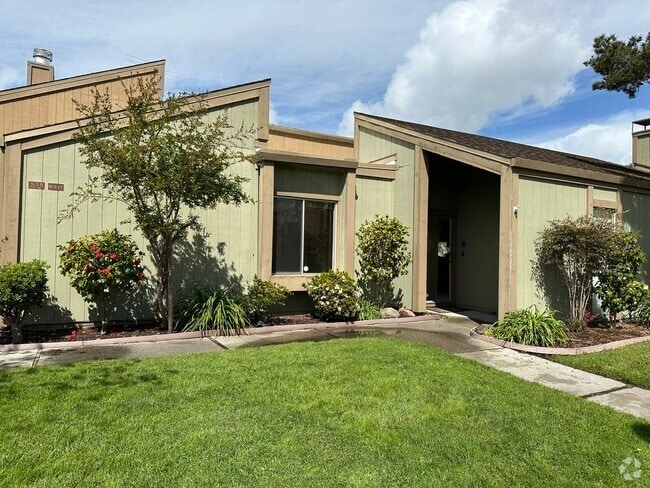 Building Photo - 3158 Bali Ln