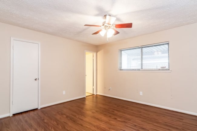 Building Photo - 10123 Sagerock Dr