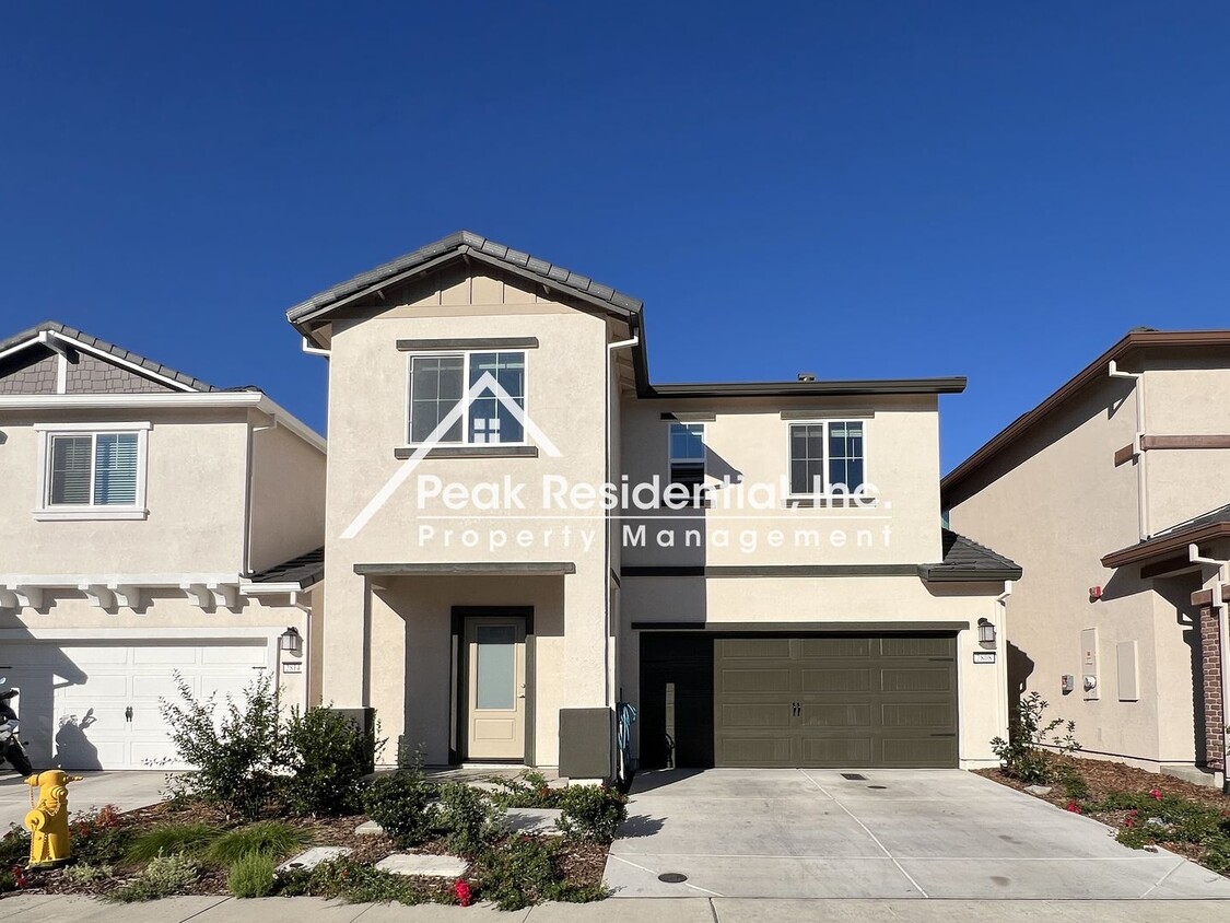 Primary Photo - Updated Lincoln 4bd/2.5ba House With 2 Car...