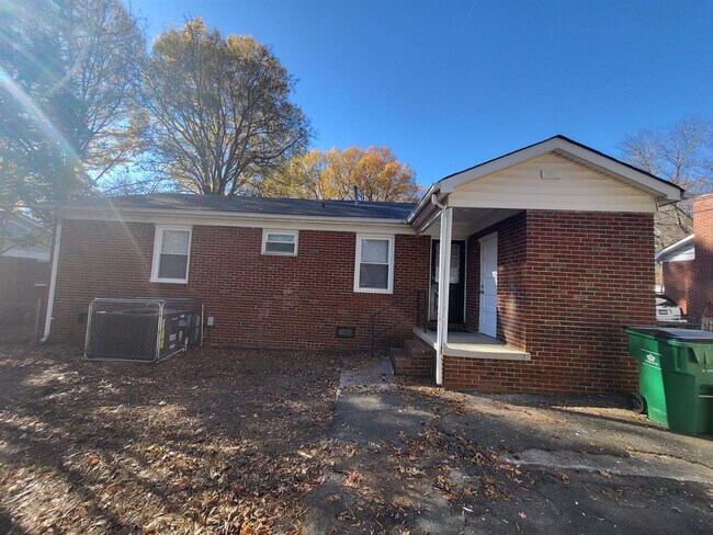 Building Photo - 2117 Aberdeen St