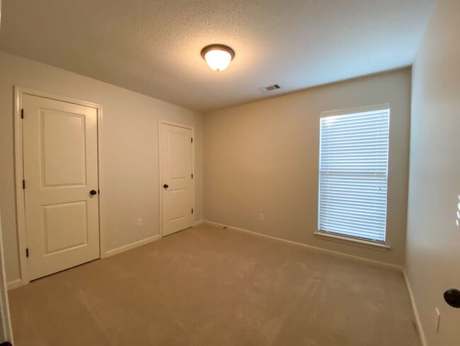 Building Photo - 3 bedroom 2 bath with a Bonus room in Arli...