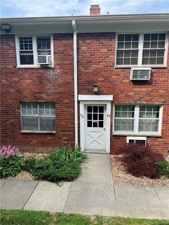 Primary Photo - 6 Colonial Rd