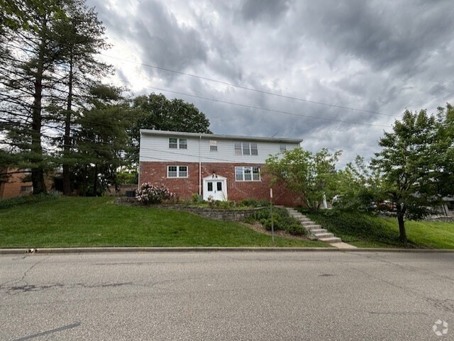 Building Photo - 681 Overland Ave