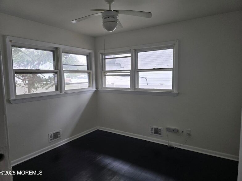 Foto del edificio - 297 Cambourne Dr
