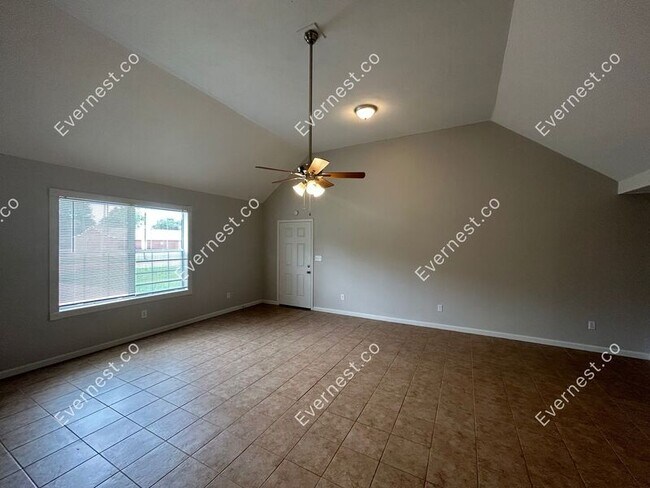 Foto del edificio - 574 Greencliff Dr