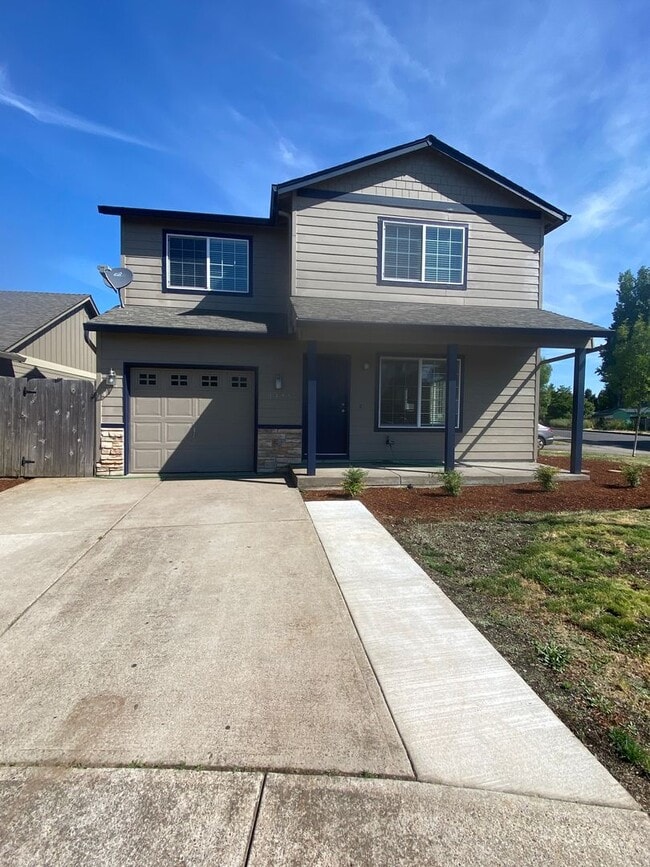 Building Photo - Benham