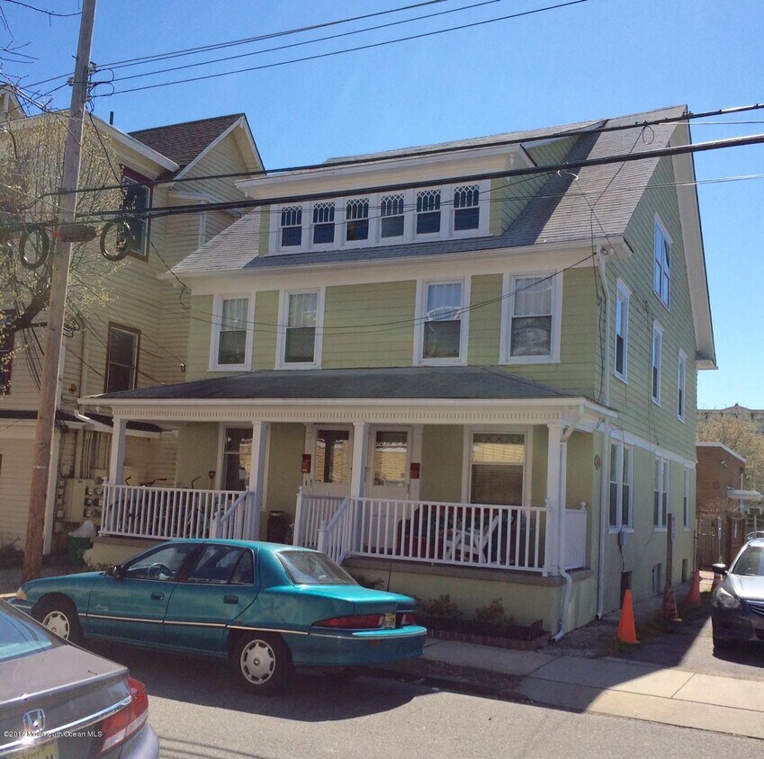 Primary Photo - 64 Mt Hermon Way