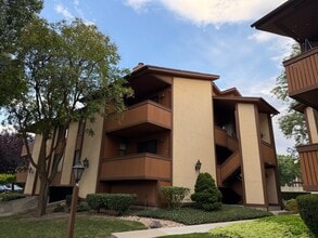 Building Photo - 6884 Countrywoods Cir