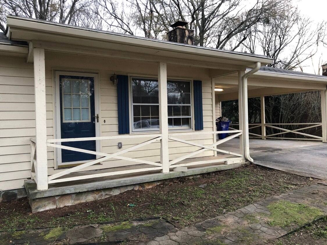 Foto principal - 1015 Eastview Rd NE