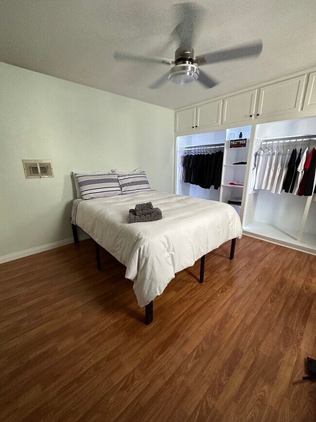 Foto del edificio - 8347 Blackburn Ave