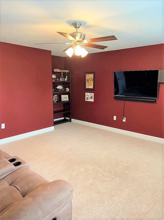 Building Photo - 56 Osgood Ln