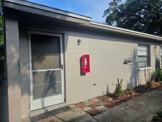 Building Photo - 1902 Crystal Grove Dr