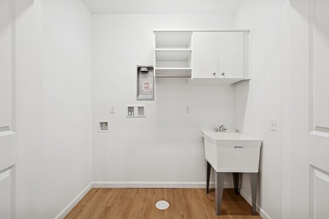 Foto del edificio - 2219 Lebanon Dr