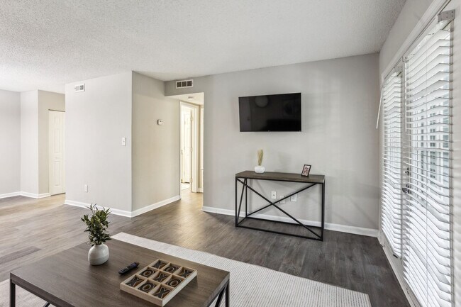 Foto del edificio - 1800 Lantern Ridge Dr