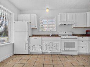 Building Photo - 380 400 S