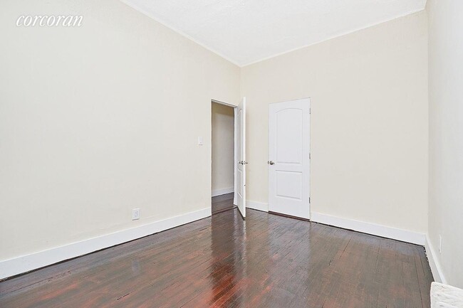 Building Photo - 565 W 139th St