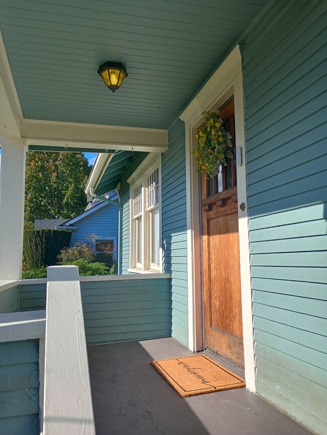 Building Photo - 1209 32nd St