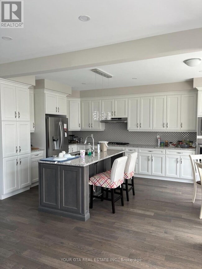 Building Photo - 102 Burnhamthorpe Rd E