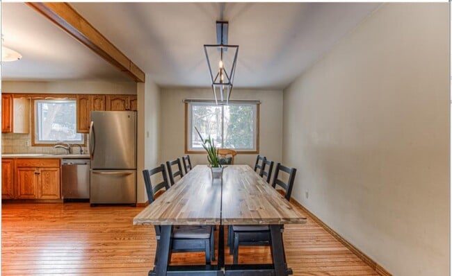 Building Photo - 110 Wren Pl
