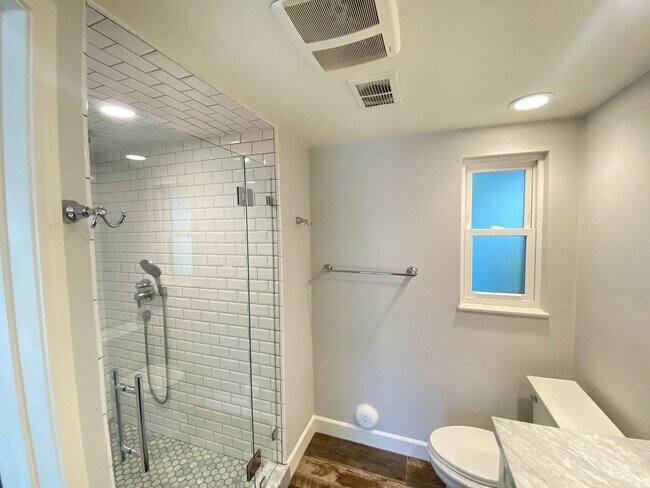 Foto del edificio - Gorgeous 3 bedroom 2 bath single family ho...