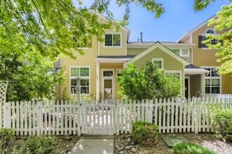 Building Photo - 907 Snowberry St