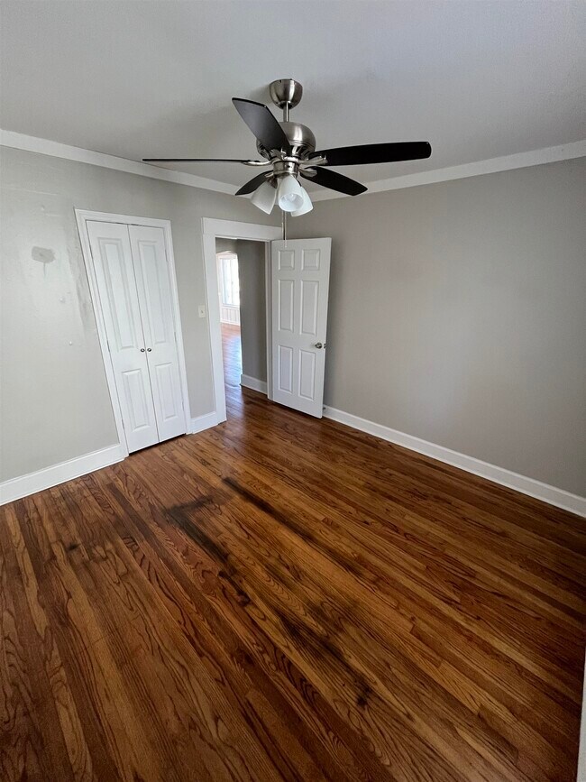 Building Photo - 3801 Rosedale Dr