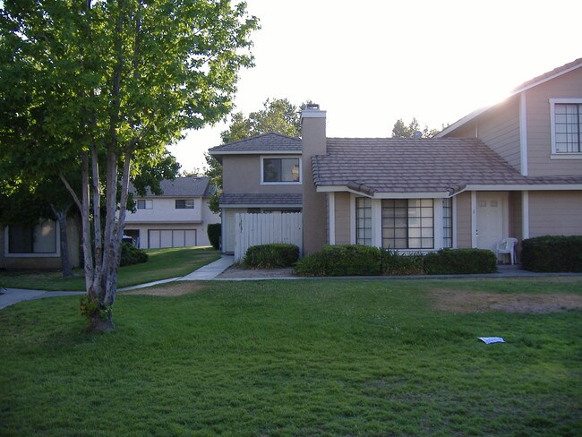 Foto del edificio - 713 N Corvette Dr