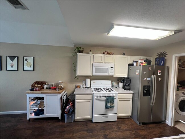 Building Photo - 14515 Fitzgibbon Dr