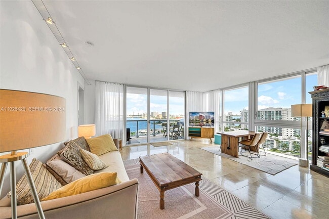 Foto del edificio - 7929 West Dr