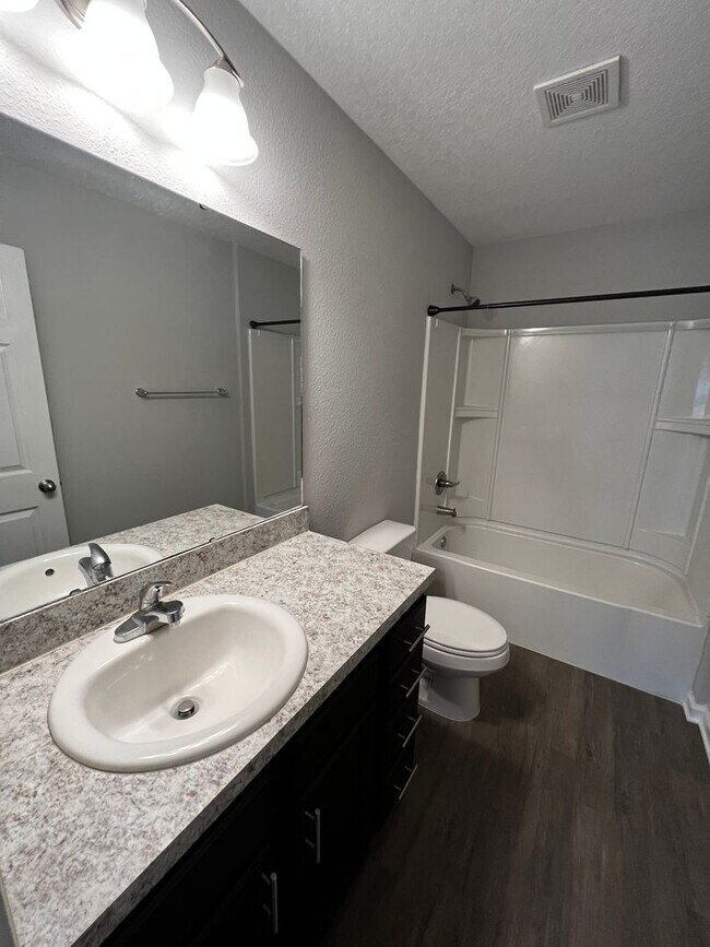 Foto del edificio - 3 Bed, 2.5 bath available right off of Sou...