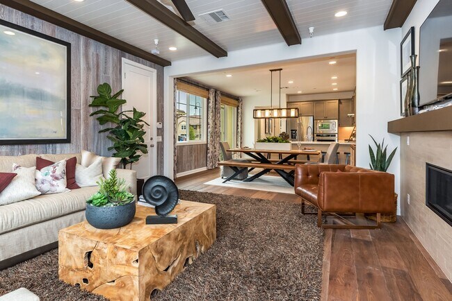 Building Photo - Stunning 4 Bedroom / 3 Bath Model Home w/ ...