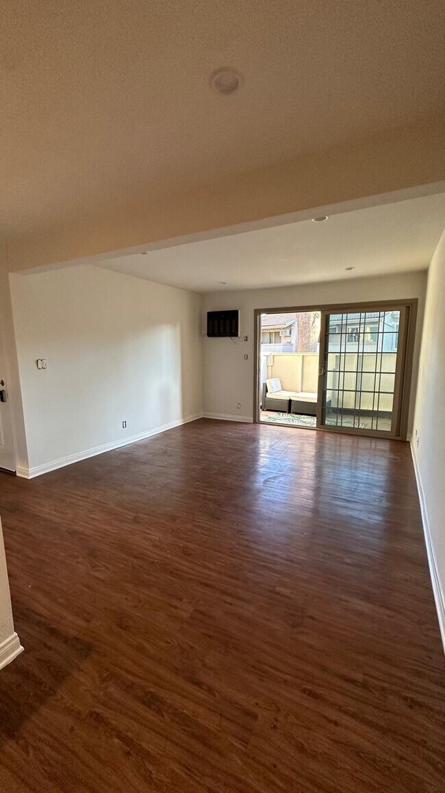 Foto del edificio - 5800 Kanan Rd
