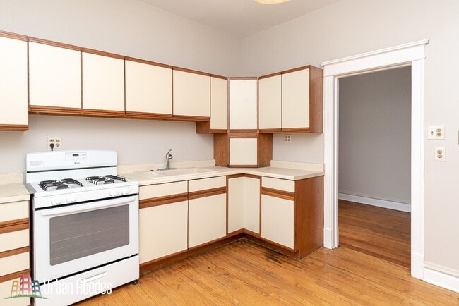 Building Photo - 815 N Campbell Ave