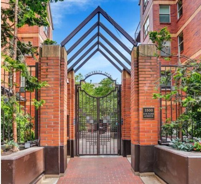 Entrada - 1500 SW Park Ave