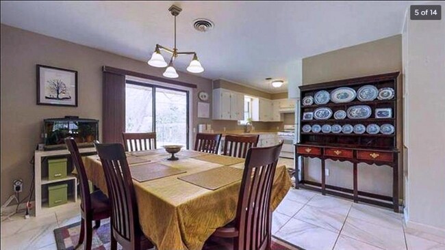 Foto del edificio - 8206 Rockwood Ln